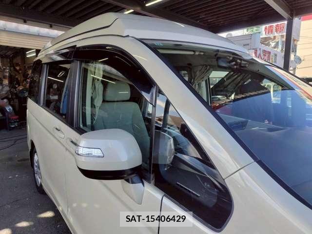 Honda e 2011-06 7620320-28