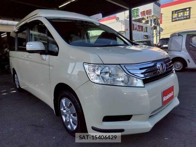 Honda e 2011-06 7620320-3