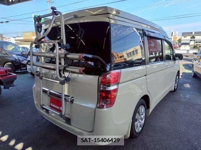 Honda e 2011-06 7620320-4