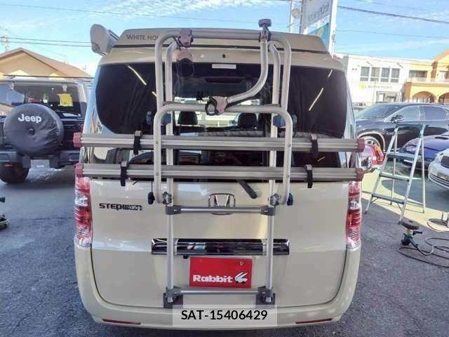 Honda e 2011-06 7620320-5