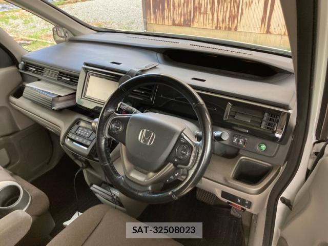 Honda e 2015-05 7620321-13