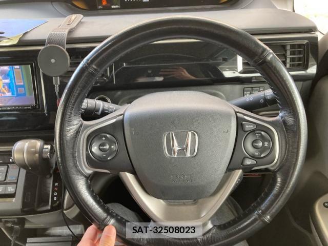 Honda e 2015-05 7620321-17