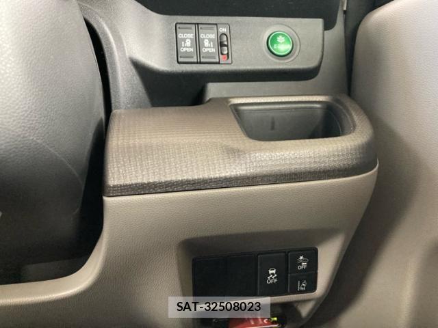 Honda e 2015-05 7620321-20