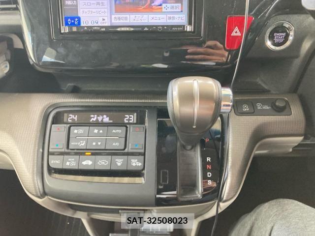 Honda e 2015-05 7620321-22