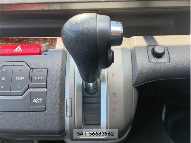 Honda e 2012-03 7620325-10
