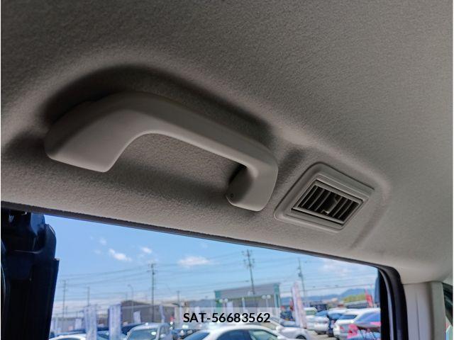 Honda e 2012-03 7620325-18