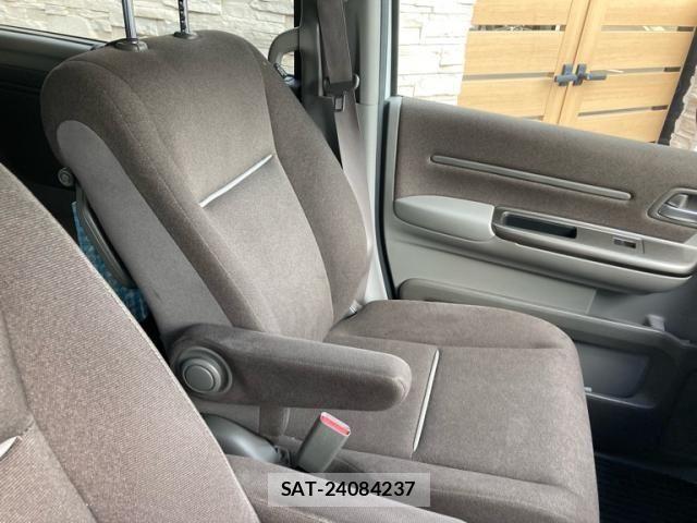 Honda e 2015-07 7620323-12
