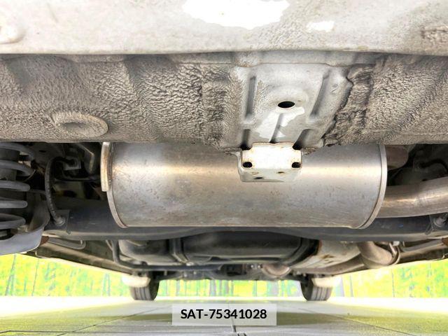 Honda e 2010-03 7729153-18