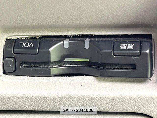 Honda e 2010-03 7729153-4