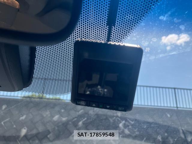 Honda e 2017-08 7729148-24