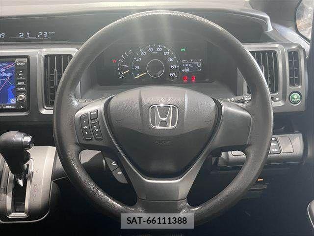Honda e 2011-10 7729166-12