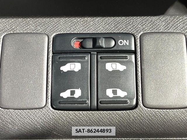 Honda e 2010-05 7729156-4