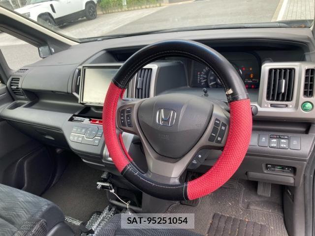 Honda e 2013-02 7729158-10