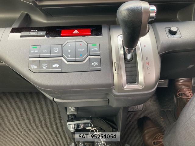 Honda e 2013-02 7729158-16