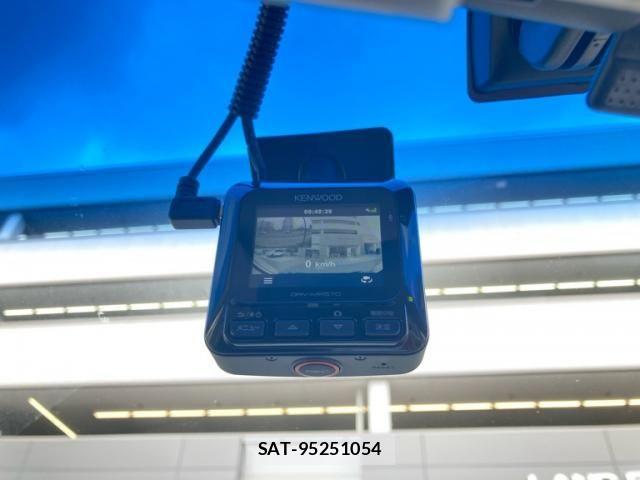 Honda e 2013-02 7729158-17