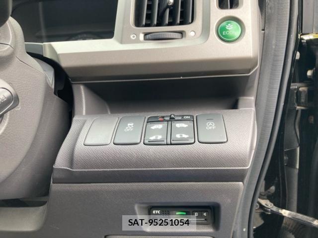 Honda e 2013-02 7729158-18