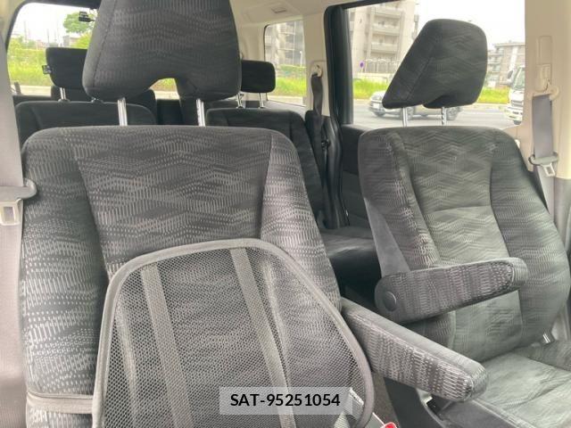 Honda e 2013-02 7729158-6