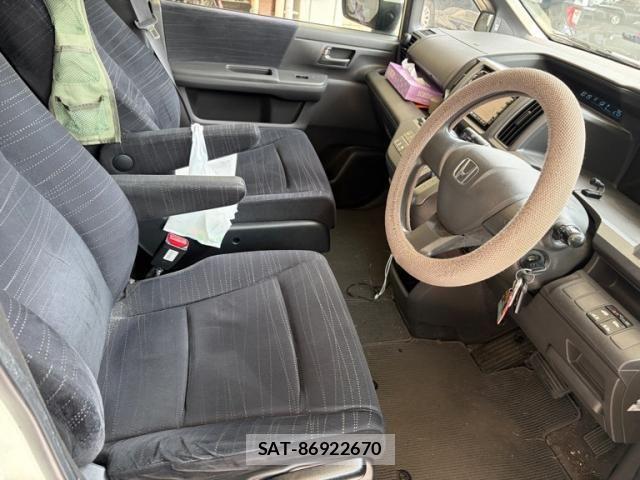 Honda e 2011-03 7789408-11