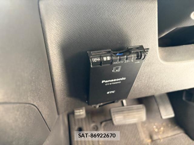 Honda e 2011-03 7789408-13