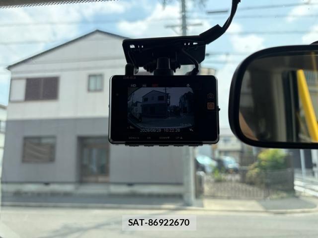Honda e 2011-03 7789408-18