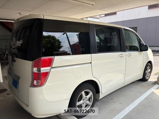Honda e 2011-03 7789408-2