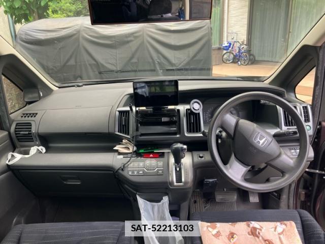 Honda e 2010-08 7789400-12