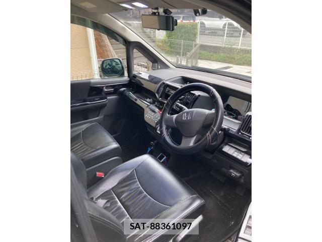 Honda e 2011-05 7963876-12