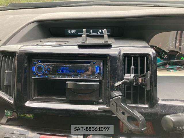 Honda e 2011-05 7963876-17