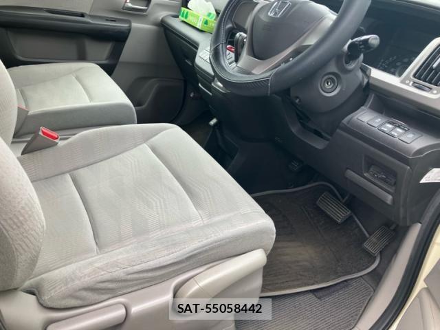 Honda e 2012-06 8038442-11