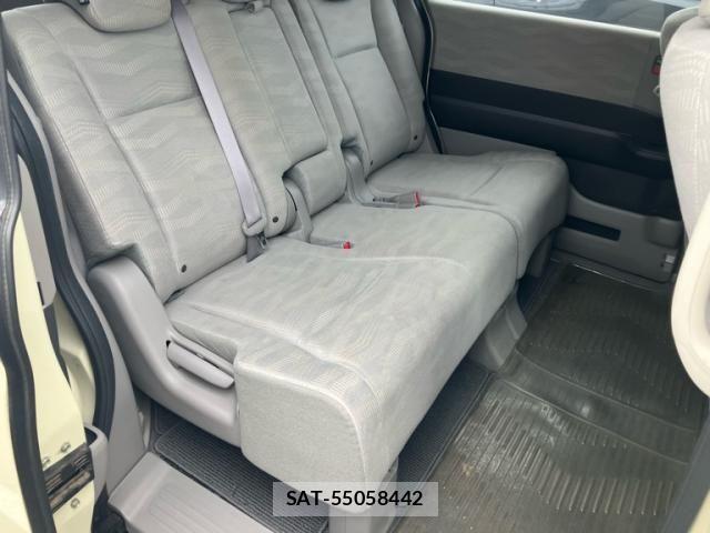 Honda e 2012-06 8038442-13