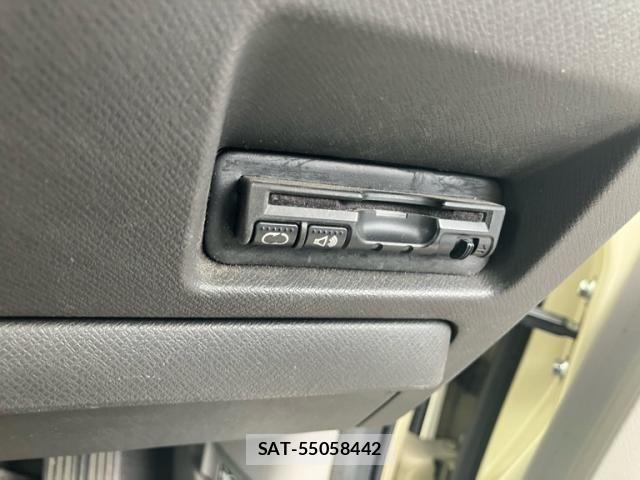 Honda e 2012-06 8038442-15