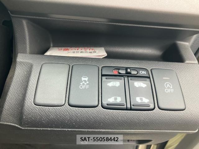 Honda e 2012-06 8038442-16