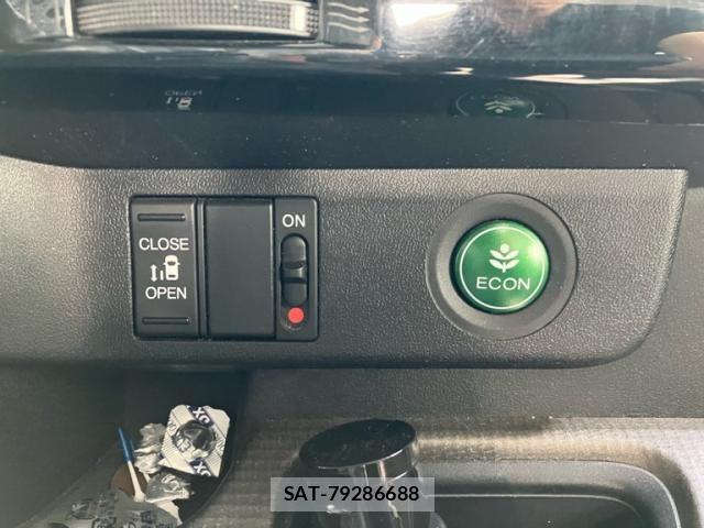 Honda e 2016-05 8038433-11