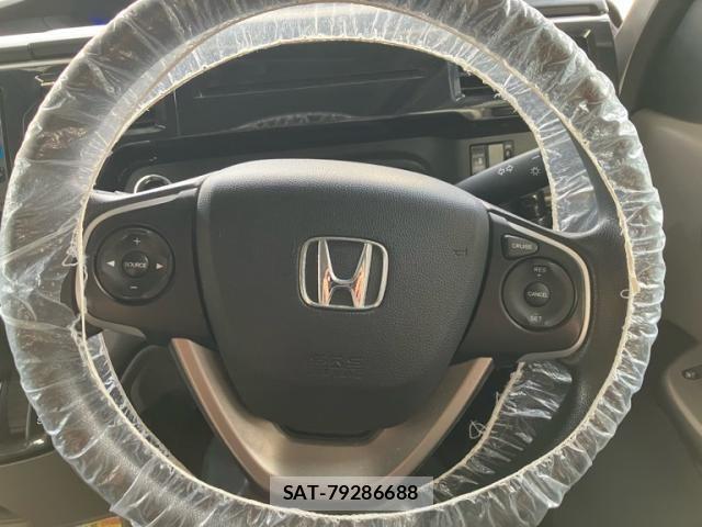Honda e 2016-05 8038433-16