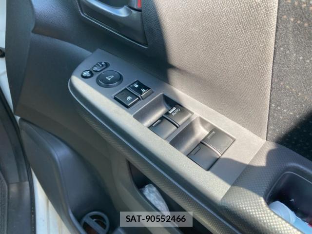 Honda e 2012-03 8038446-10