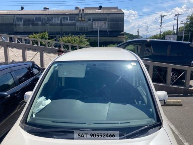 Honda e 2012-03 8038446-4