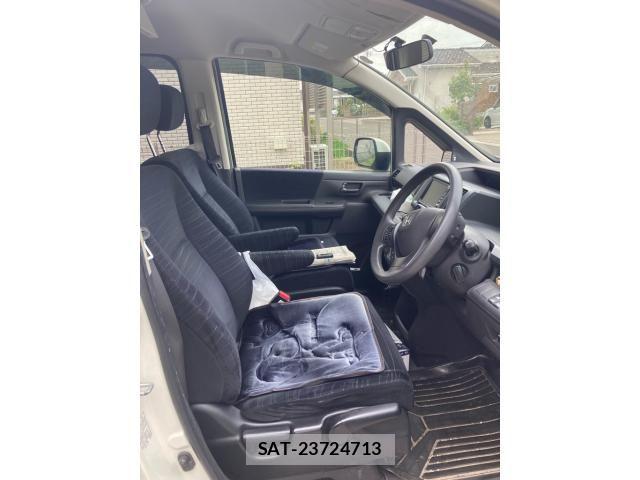 Honda e 2011-09 8038445-16