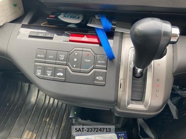 Honda e 2011-09 8038445-21