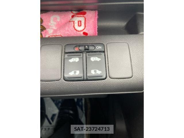 Honda e 2011-09 8038445-26