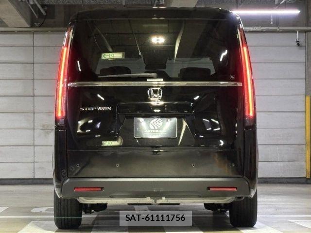 Honda e 2025-10 8075701-21