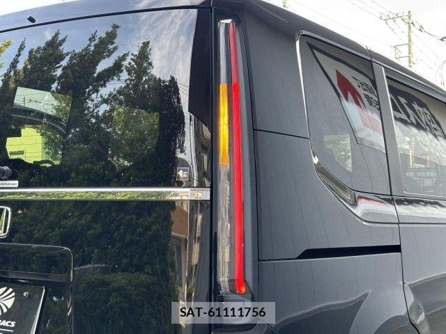Honda e 2025-10 8075701-25