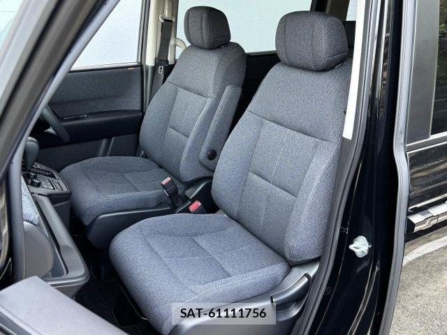 Honda e 2025-10 8075701-8