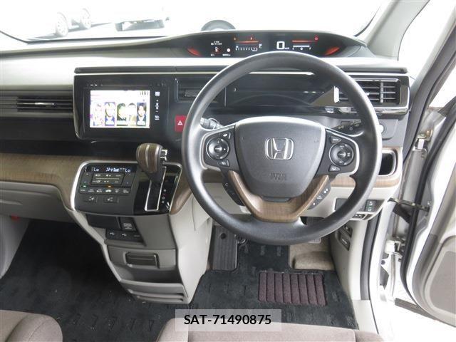 Honda e 2015-10 8102022-5