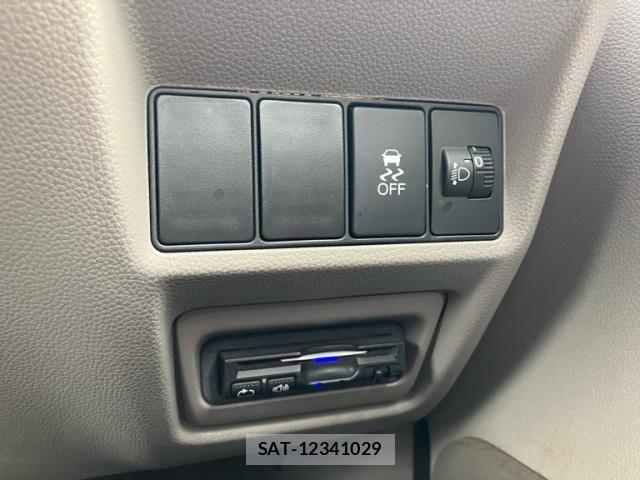 Honda e 2015-09 8102025-15