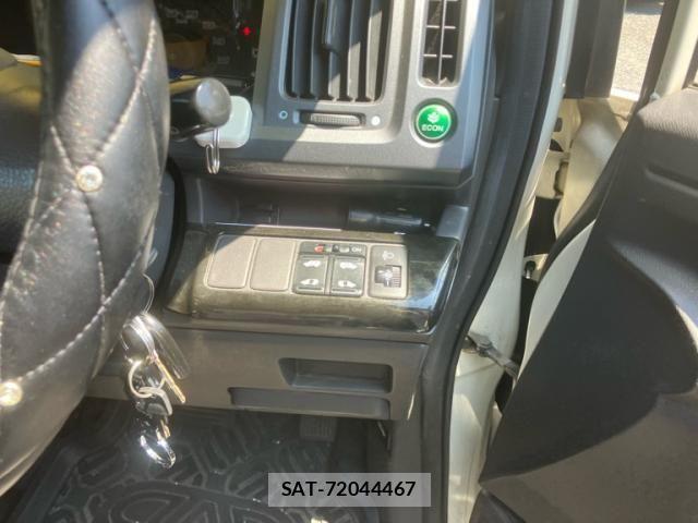 Honda e 2010-03 8132498-11