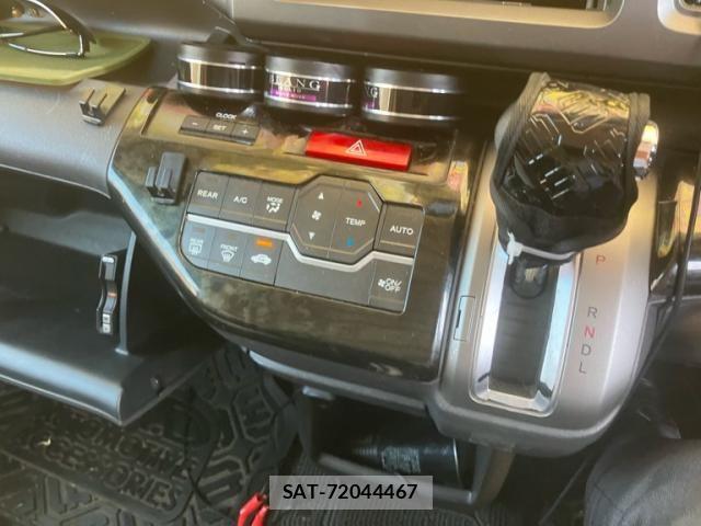 Honda e 2010-03 8132498-18