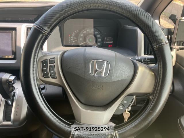 Honda e 2012-08 8210396-11