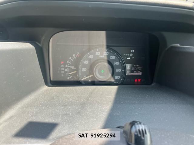 Honda e 2012-08 8210396-12