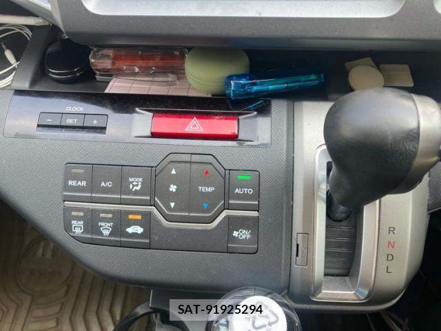 Honda e 2012-08 8210396-16