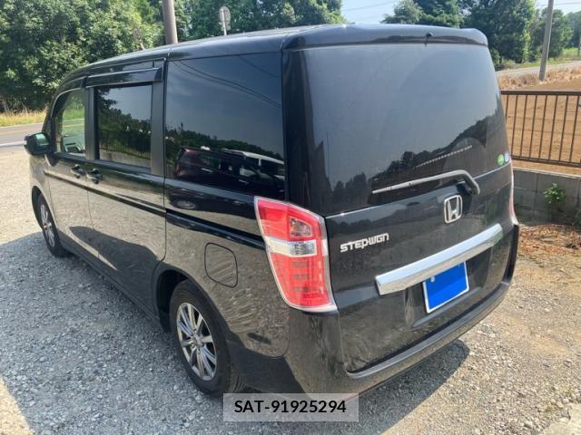 Honda e 2012-08 8210396-2
